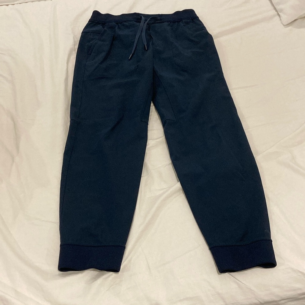 Men’s navy Lululemon jogger